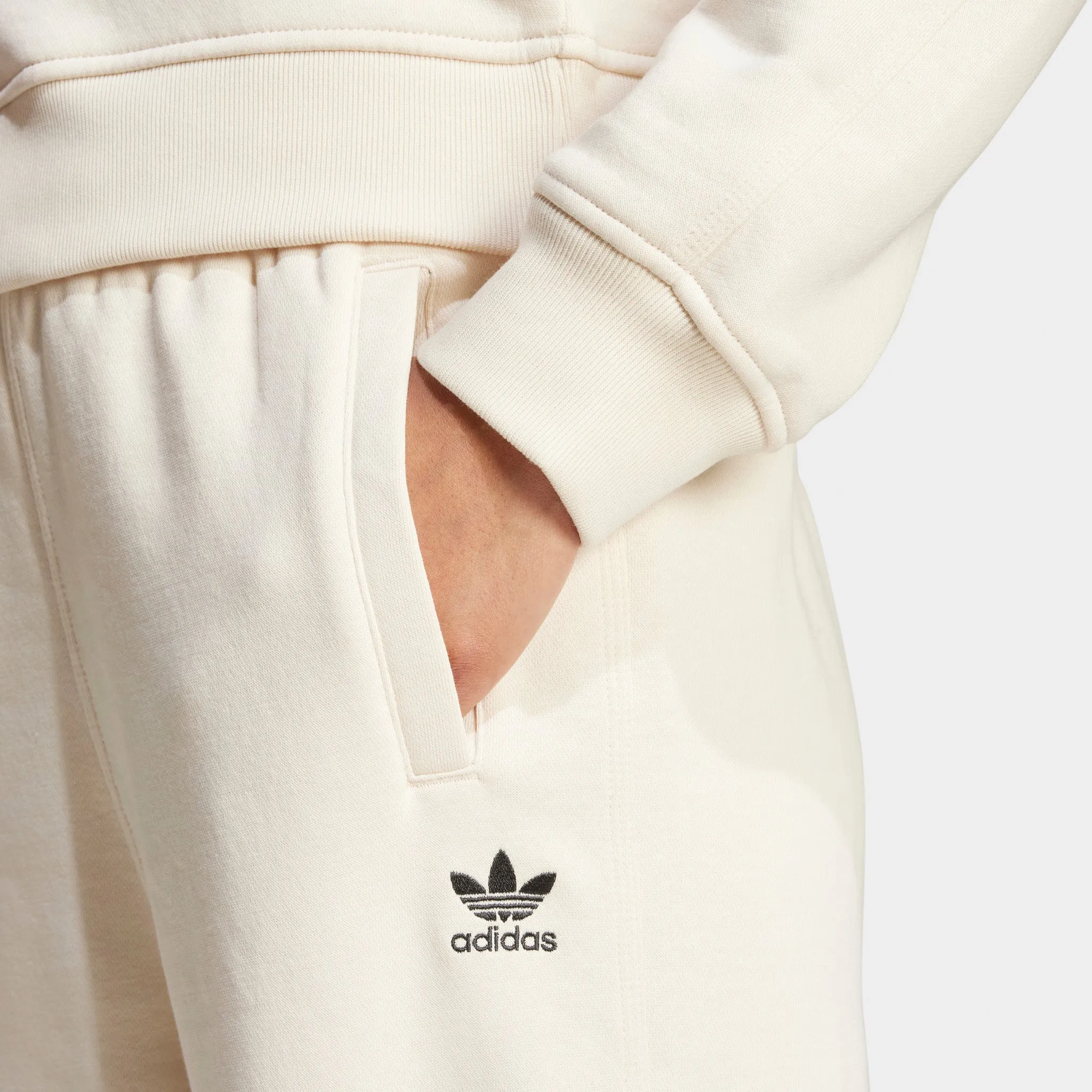 adidas Originals Women's Adicolor Essentials Fleece Joggers / Wonder White