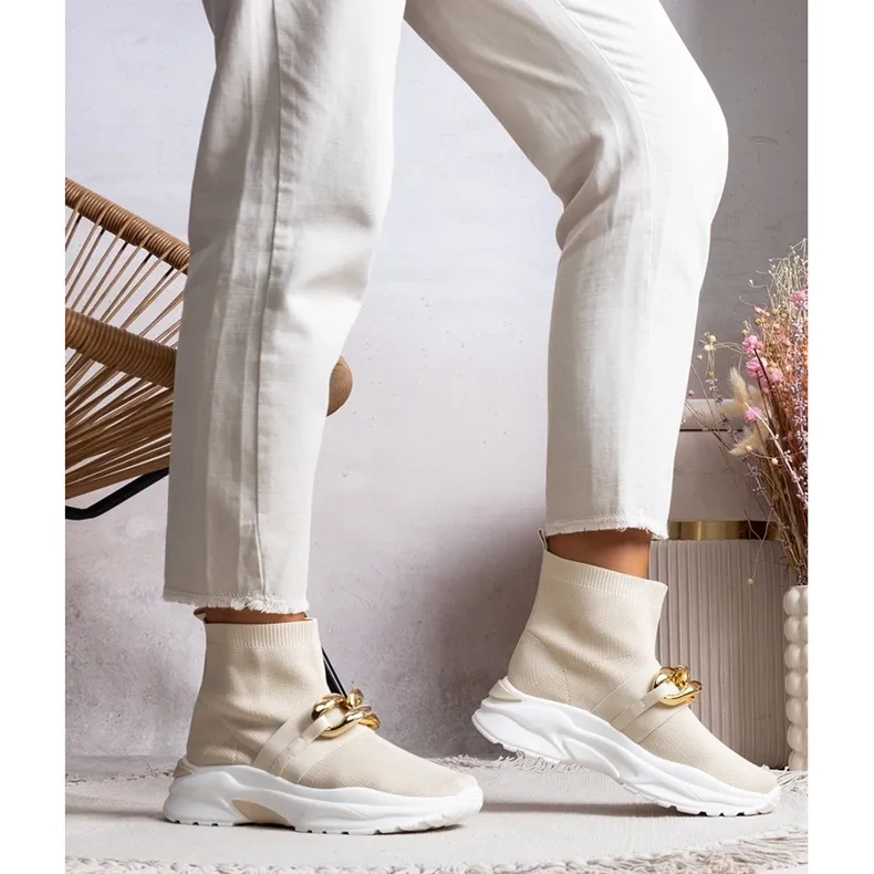 Beige sneakers with Taryn chain