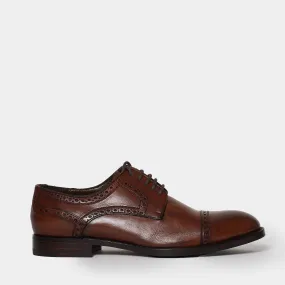 Brown soft leather tied derby shoes.