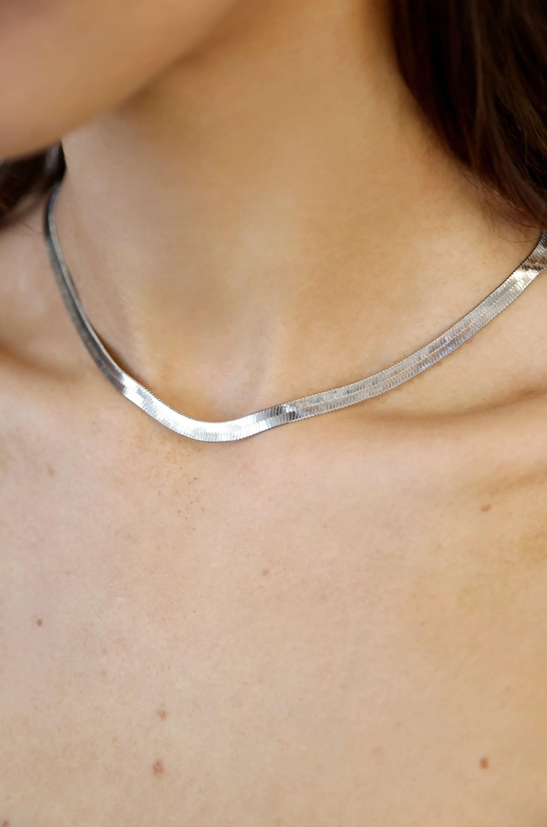 Flat Herringbone Chain Necklace in Brooklyn Style