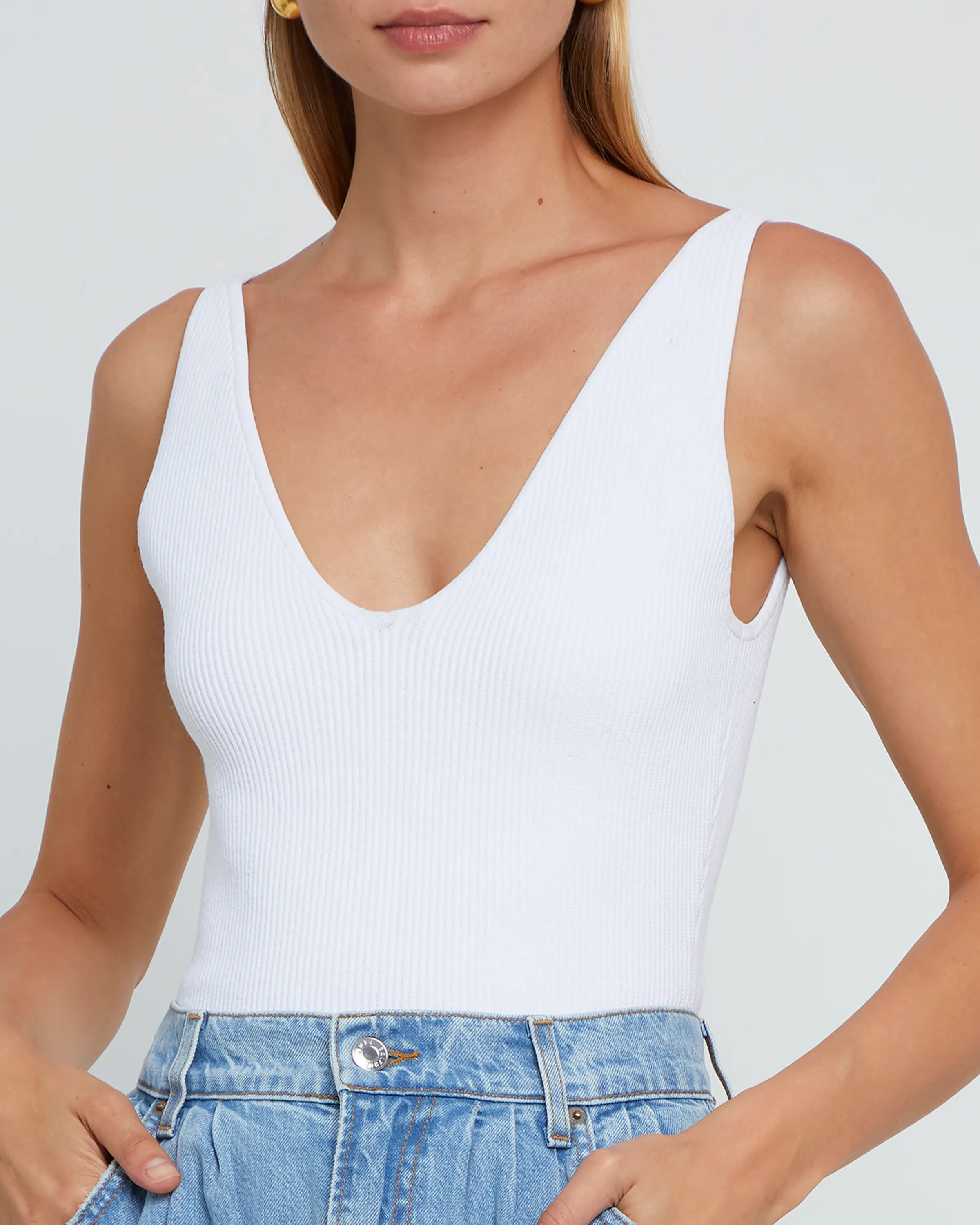 Sculpting Knit V Tank