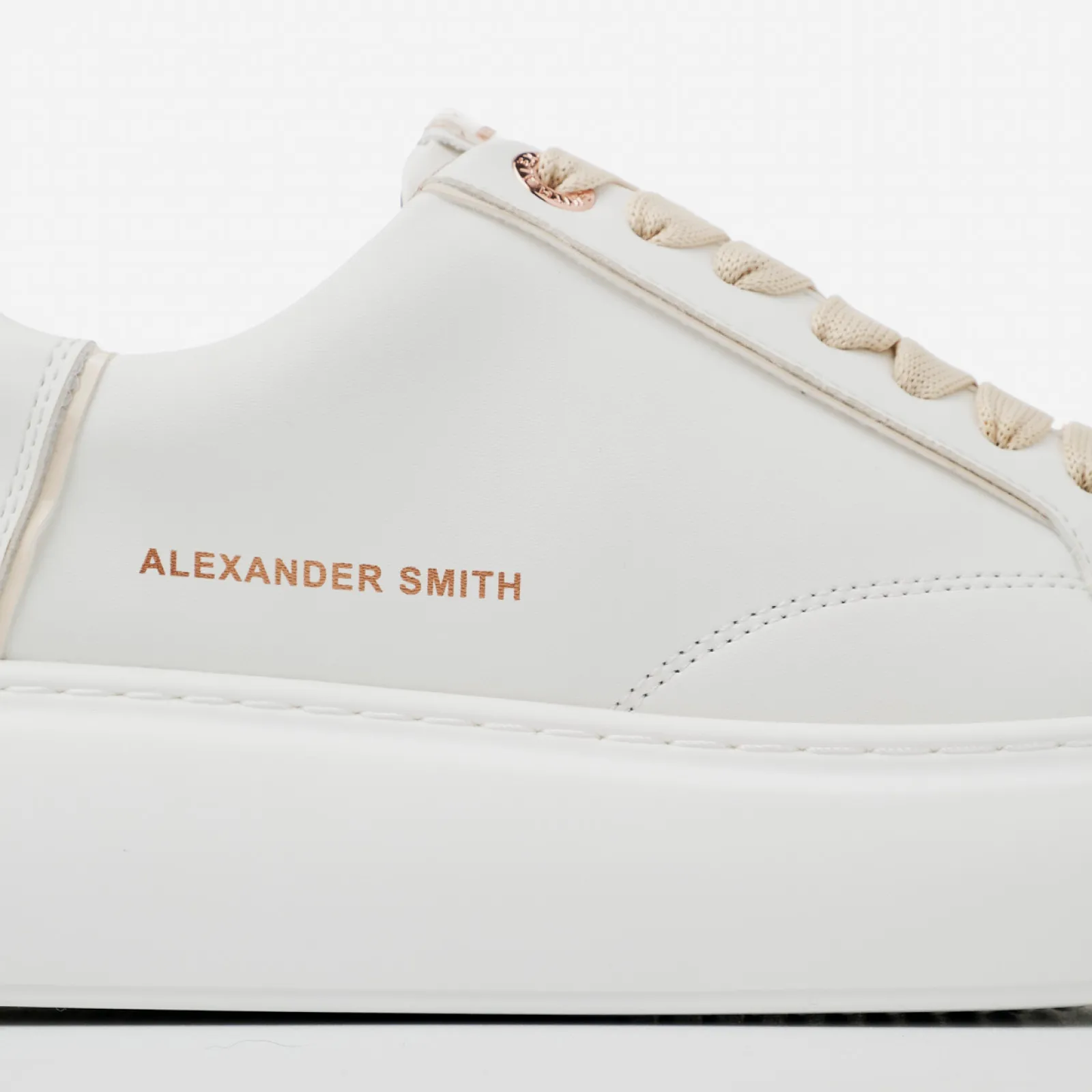 Eco-Greenwich white sneakers with cream stitches and laces