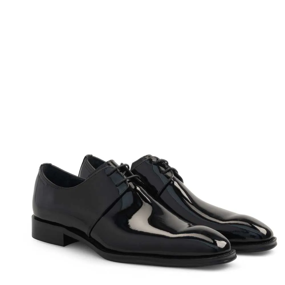 Two-Eyelet Derby Shoe