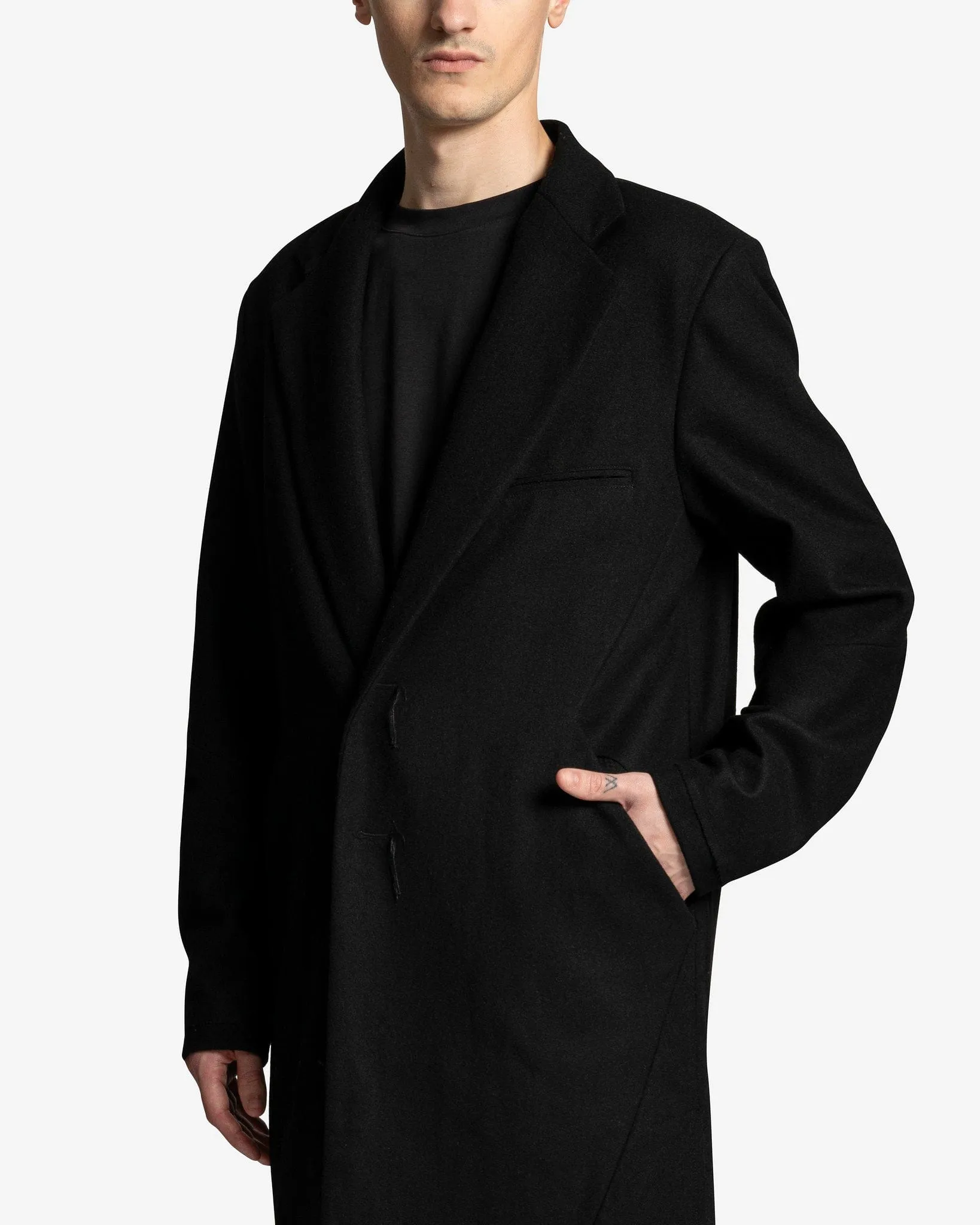 XLIM EP.4 01 Black Coat